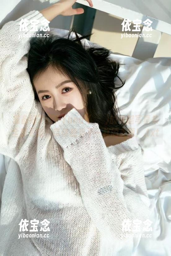 准备好了吗？Yuna (윤아)的美腿写真集全新更新，带你感受不一样的美丽！.txt